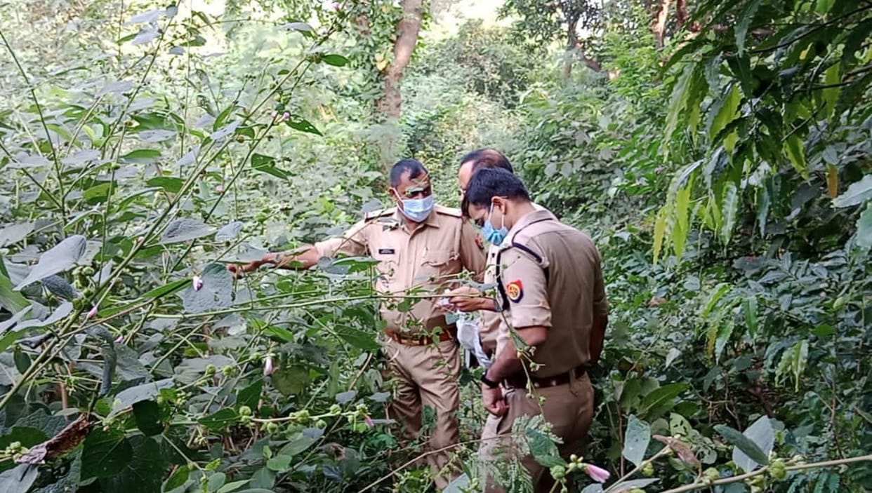 dead Body of trainee beautician found in bush in azamgarh who missing for three days
