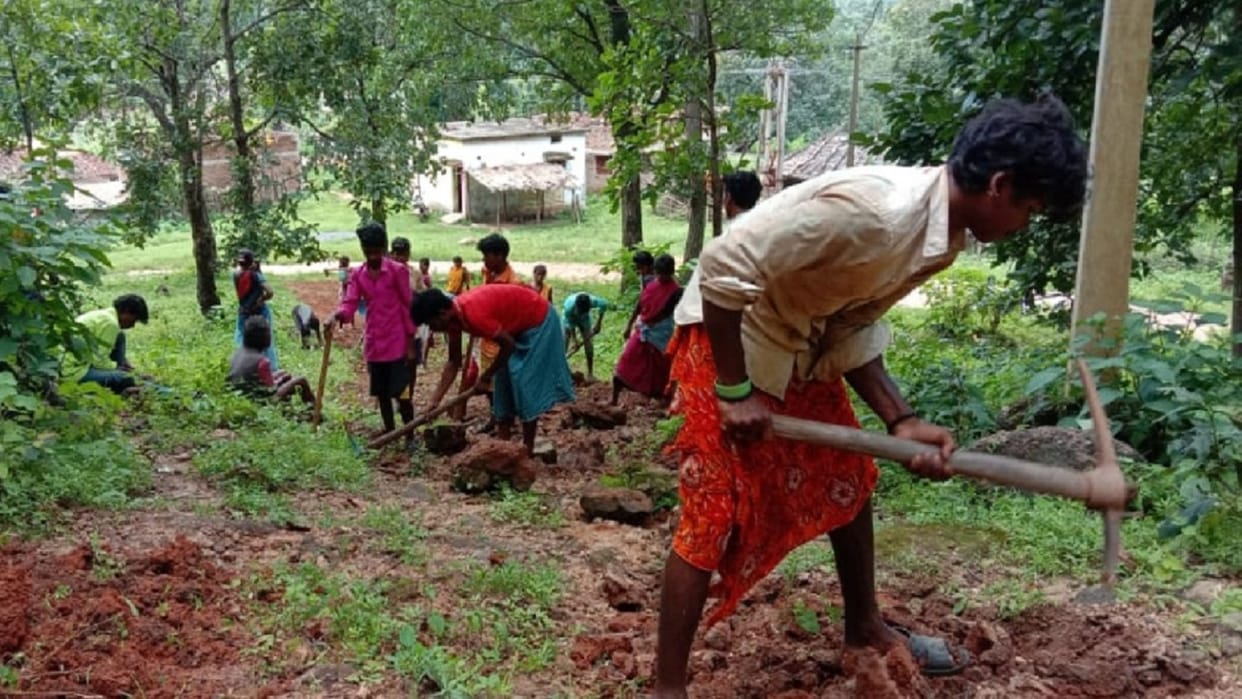 chhattisgarh villagers cut mountain and made two km path for pds ration