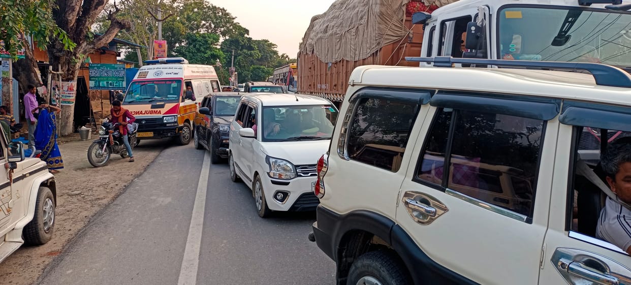 ambulance in traffic