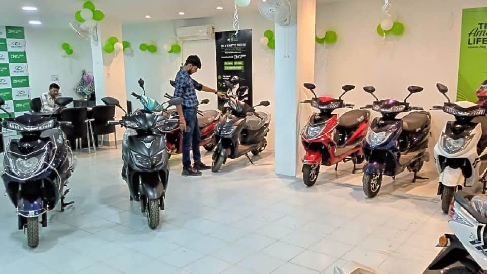 Electric Vehicles are best solution to air pollution crisis Claims experts from TERI, ICCT and Urban Works