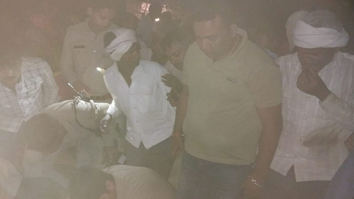 in Etah Three children died due to falling of mud, went to school, got information later