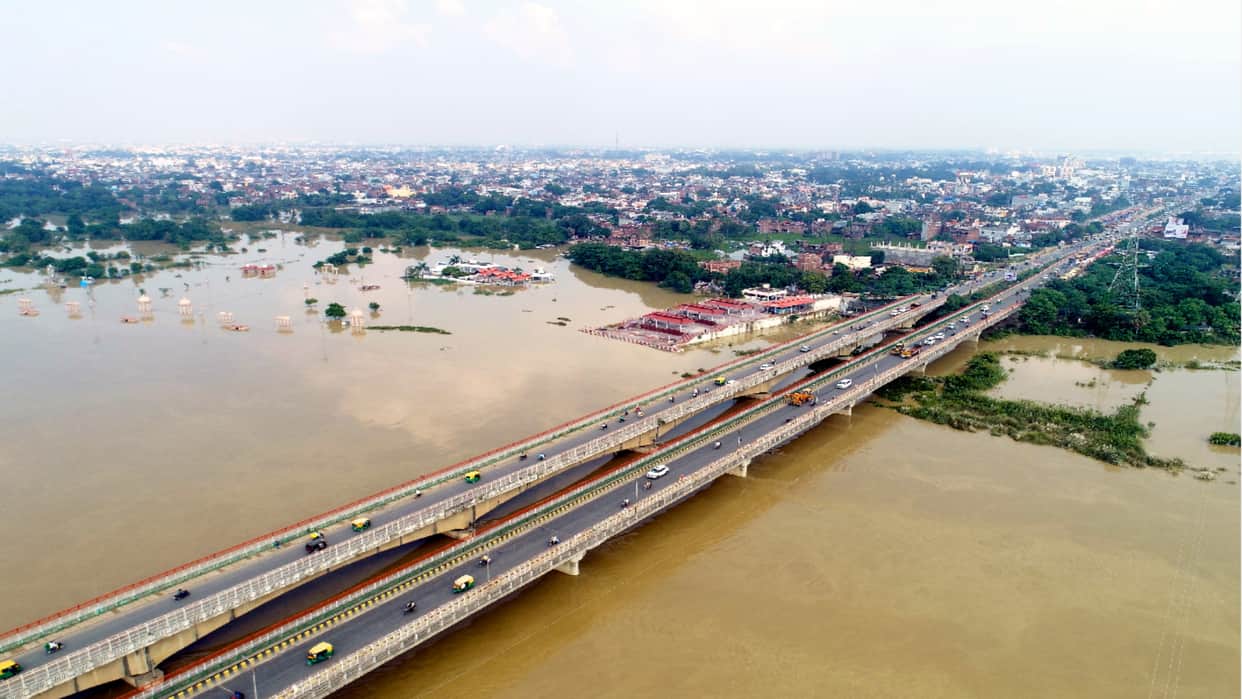 Rivers of Gorakhpur on rise number of flood affected villages increased to 302