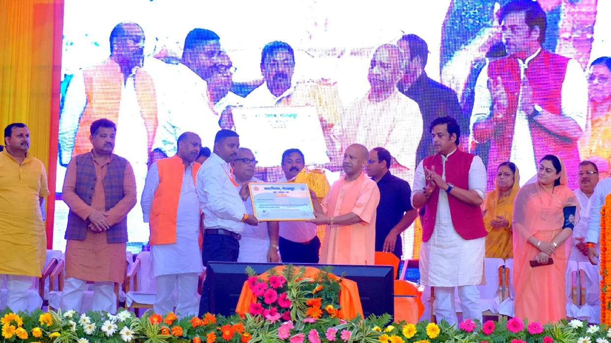 CM yogi gave development works worth Rs 279 crore to Gorakhpur city