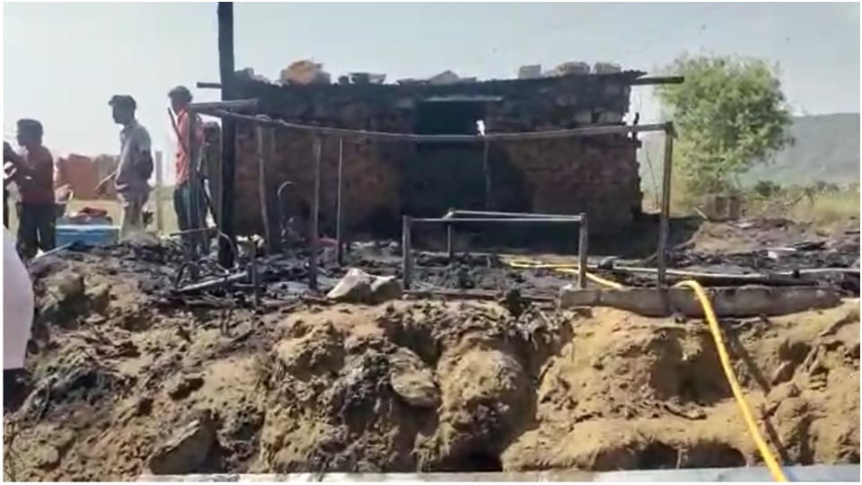 Hut caught fire in Pushkar two girls died
