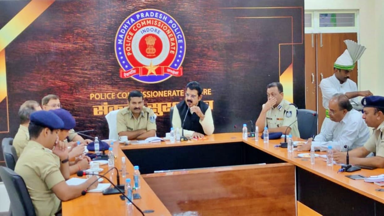Indore mp lalwani meeting with traffic police officers before diwali prepared action plan