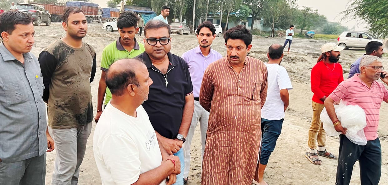 Deepak's body was found on the banks of Pir Badauli Yamuna Canal on the third day, Prashant's search continued till late night