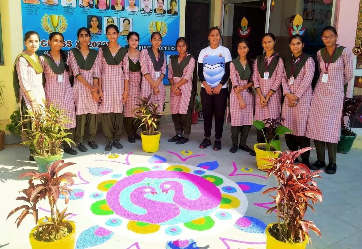 Mehak and Khushi were the first in Rangoli competition