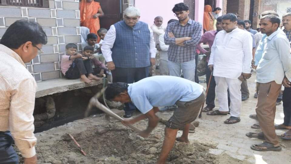 Diarrhea spread due to contaminated water more than 25 people sick in firozabad