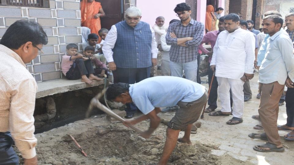 Diarrhea spread due to contaminated water more than 25 people sick in firozabad