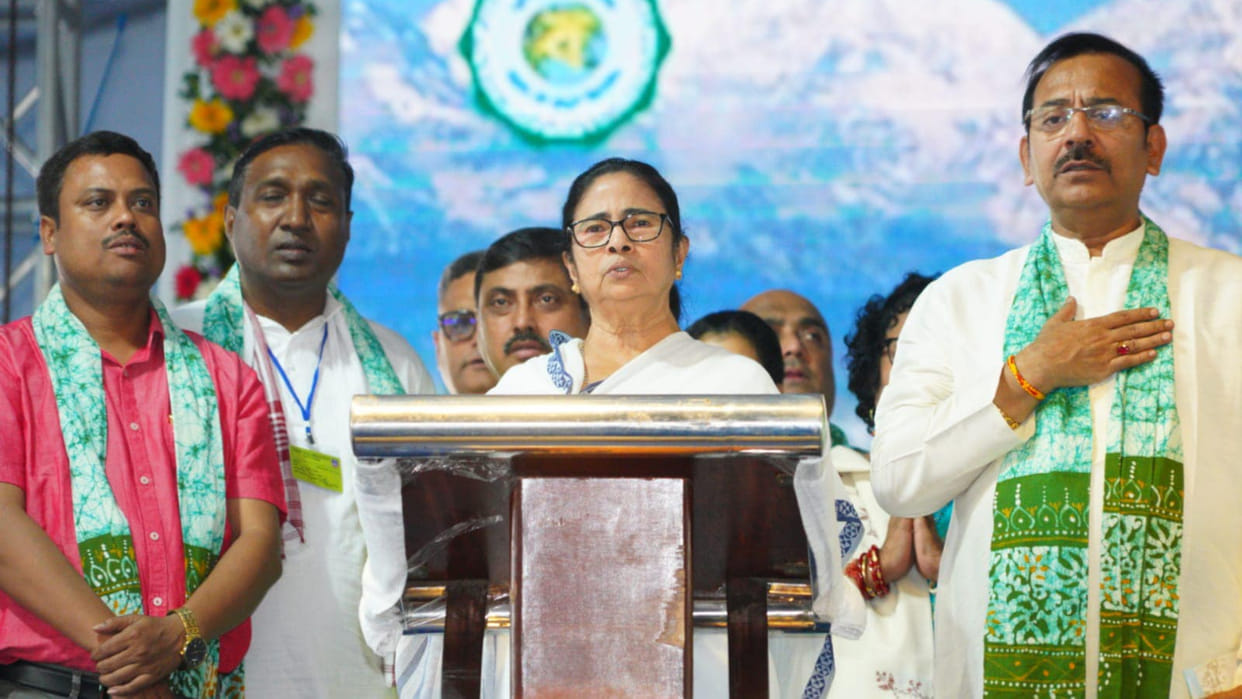 Mamata banerjee said Wont allow division of West Bengal
