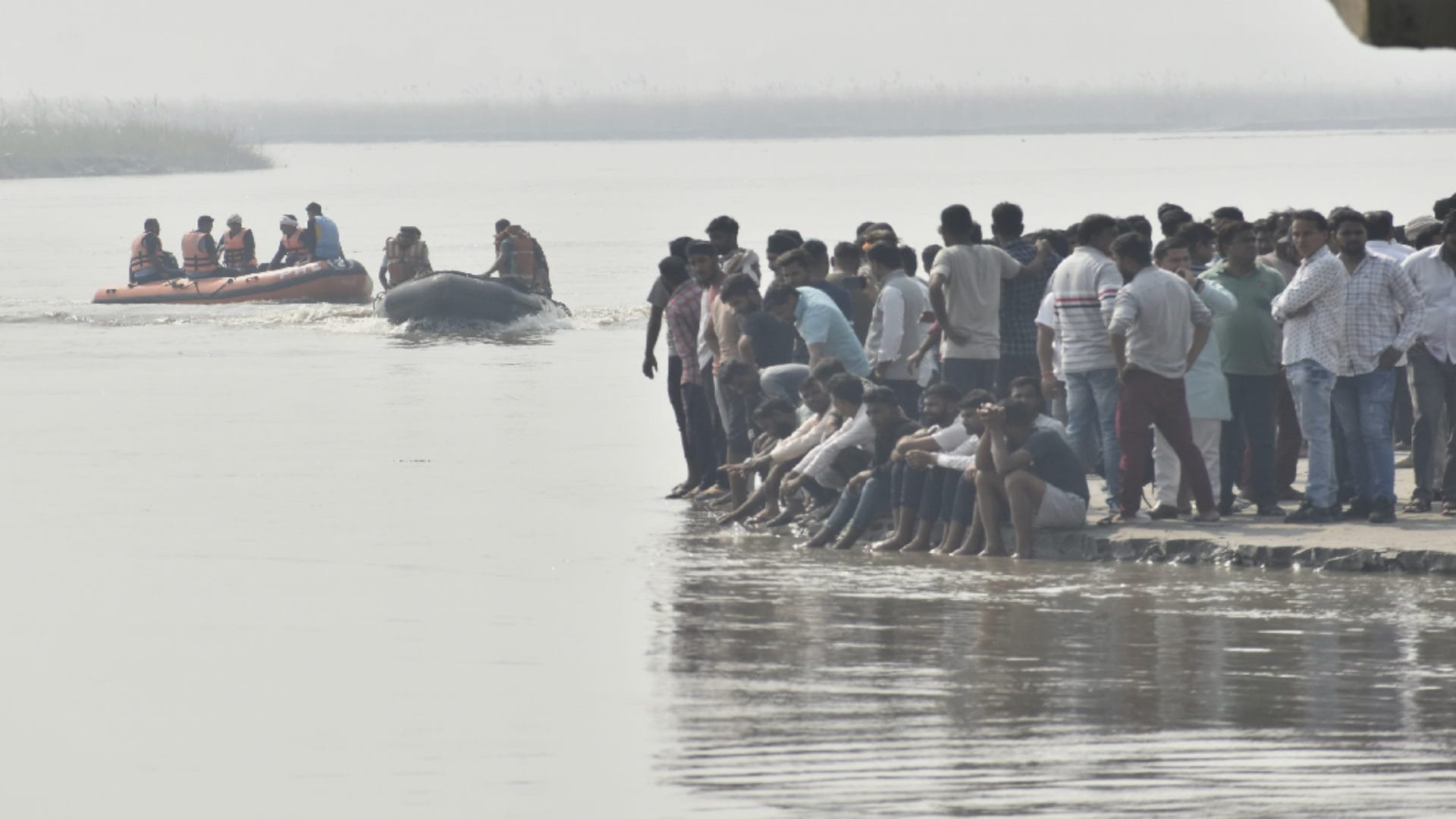 Search operation continued on second day of boat accident in Hastinapur, no man found