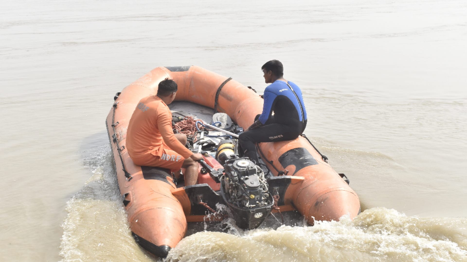 Harish-Satpal descended into the Ganges with a steamer to save drowning lives