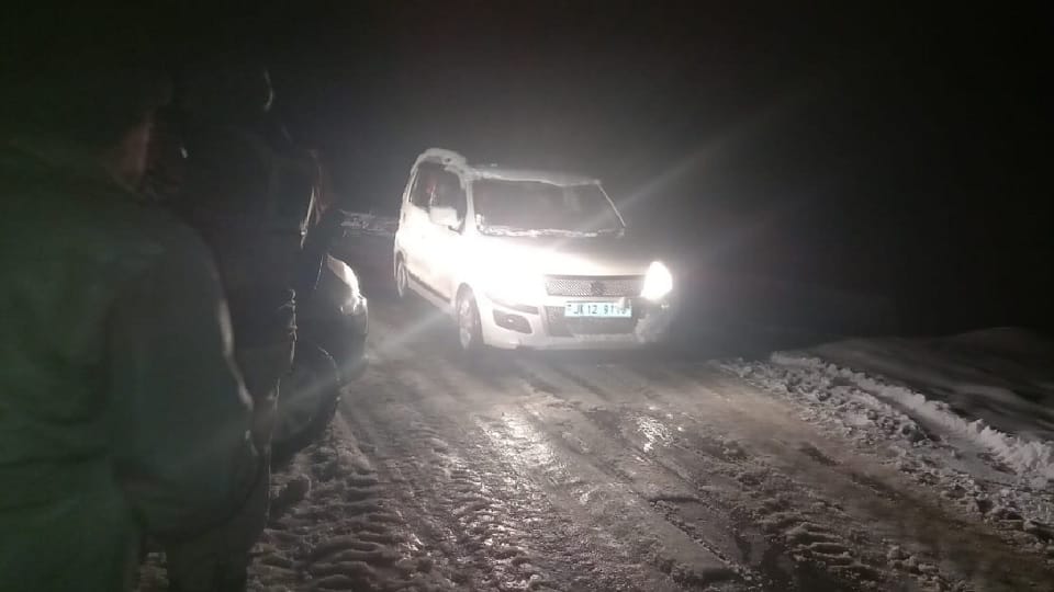 Two hundred people trapped in Mughal road were rescued, rain expected in some parts of Jammu Kashmir today
