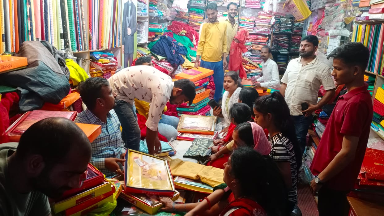 There was a lot of movement in the markets for shopping on Pushya Nakshatra