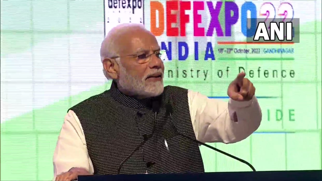 Prime Minister Narendra Modi inaugurate Defence expo in Gujarat news in hindi