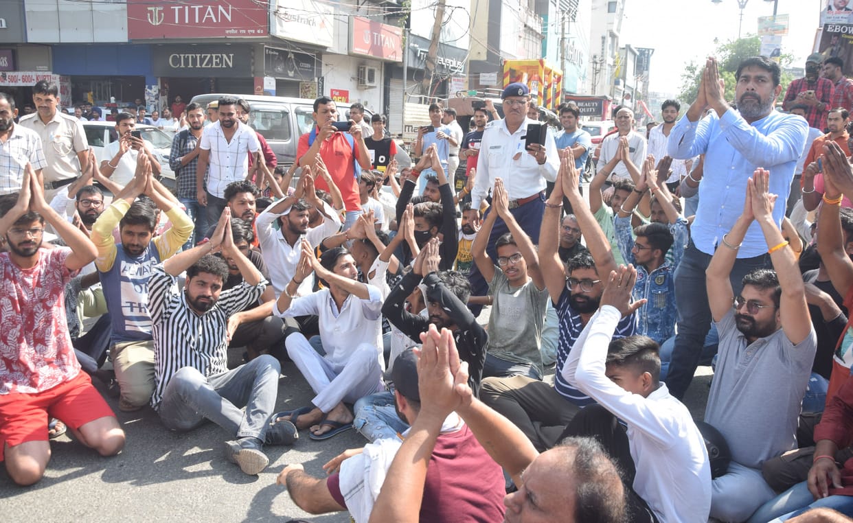 Confrontation averted before festivals, will be torn on the terms of the administration