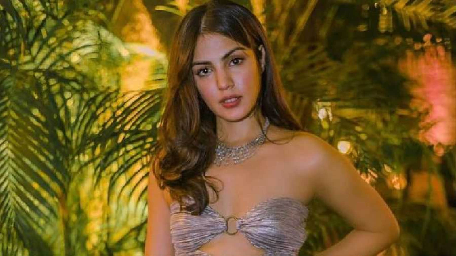 Rhea Chakraborty  birthday know some unknown facts about actress life and career