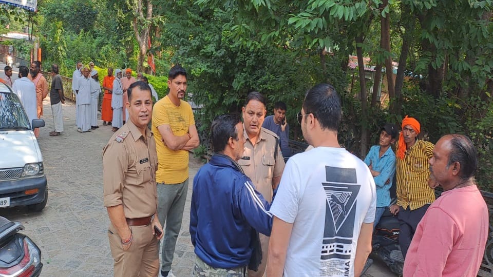 Rishikesh Crime News: Monk murder in boundary wall dispute Photos