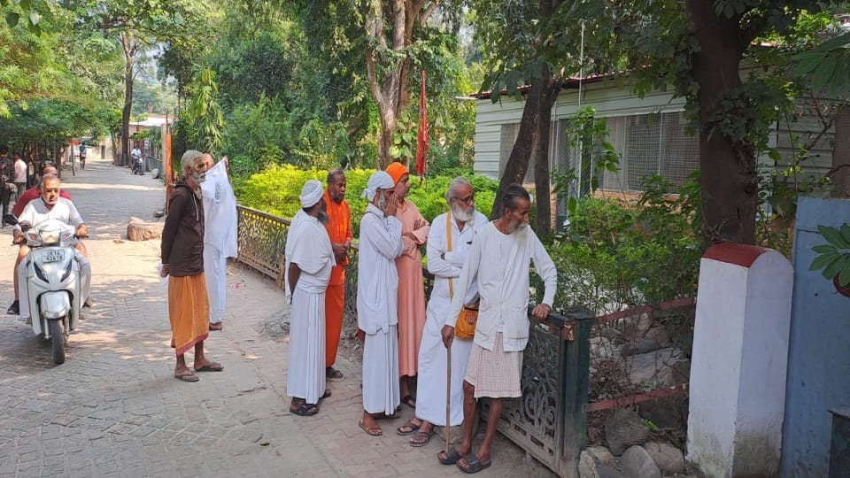 Rishikesh Crime News: Monk murder in boundary wall dispute Photos