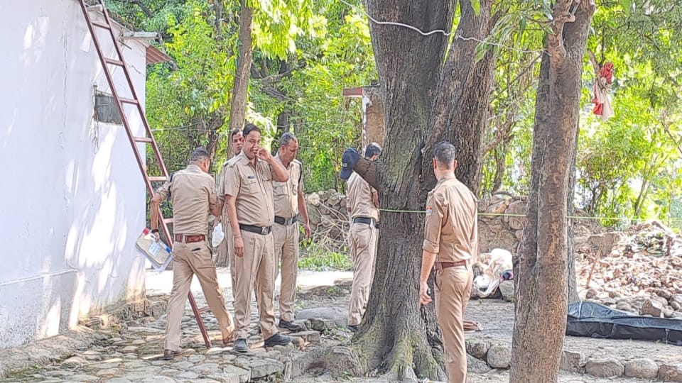 Rishikesh Crime News: Monk murder in boundary wall dispute Photos