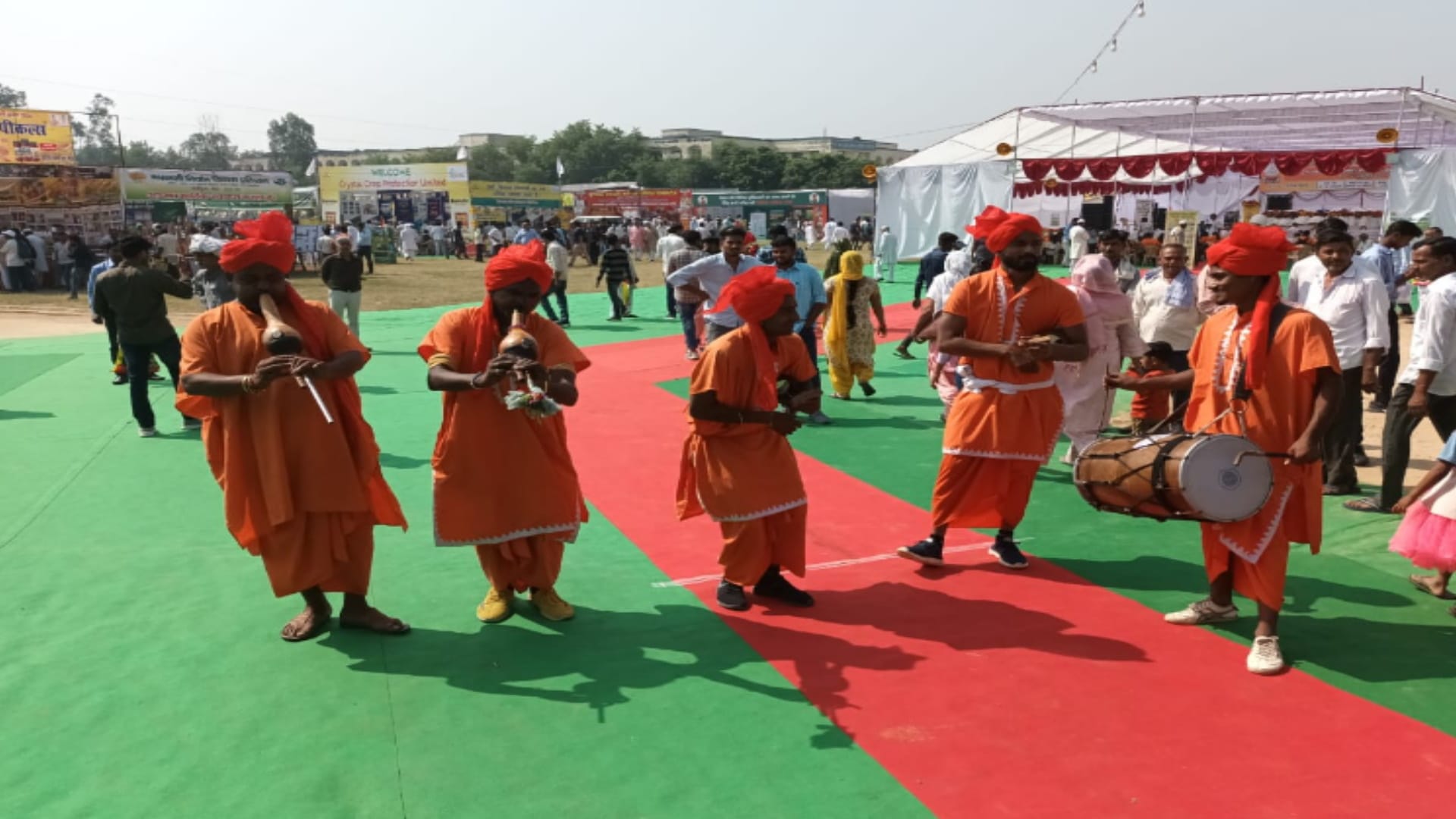 Meerut: Crowds gathered to see two million dogs and ten crore buffaloes at the farmers' fair