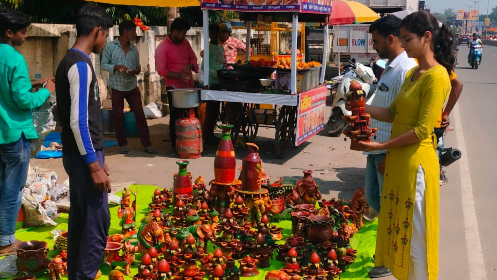 Diwali festival terracotta attracting people in Gorakhpur