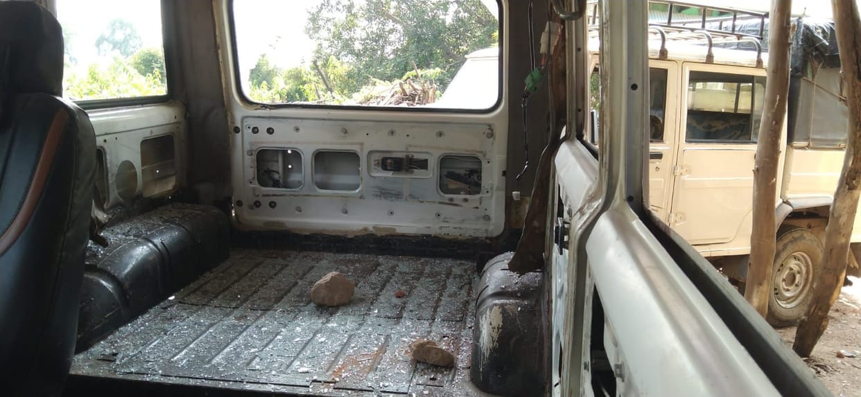Youths raid the garage, vandalized vehicles