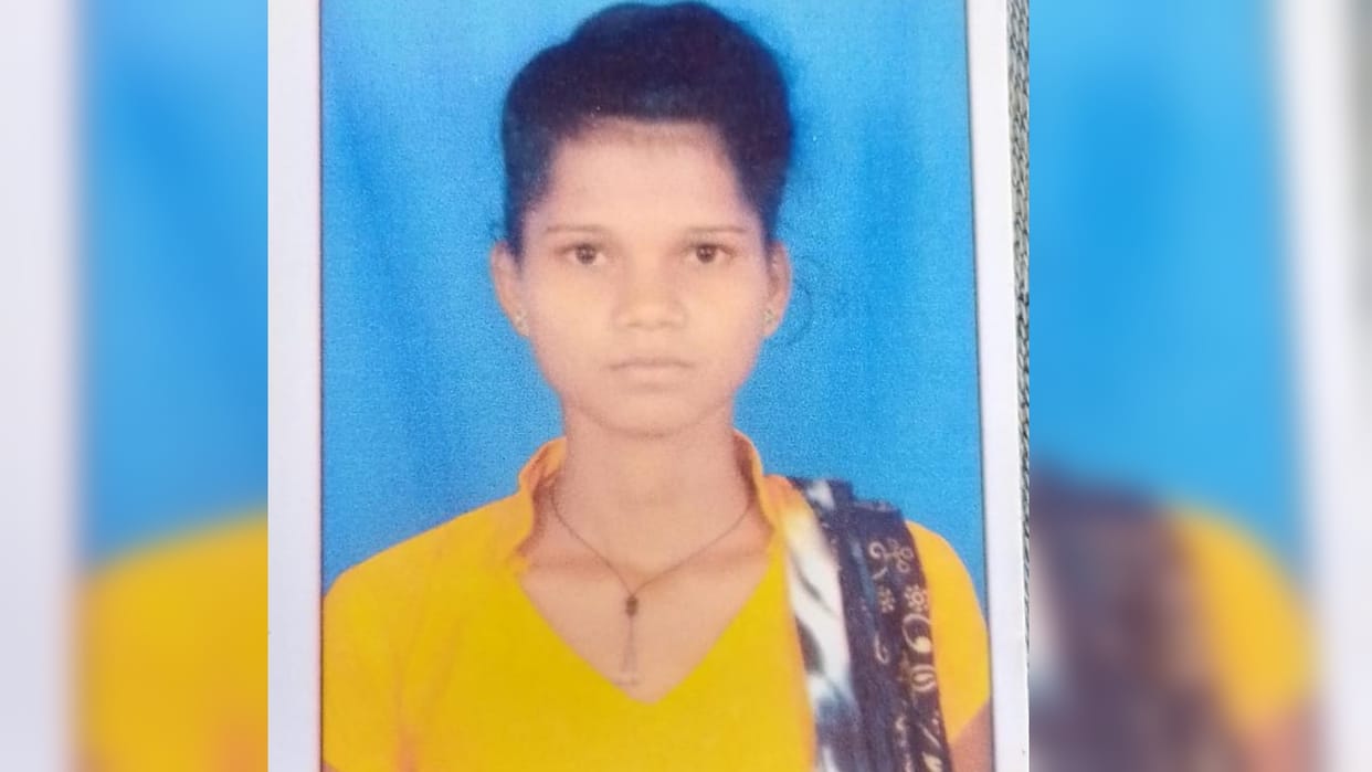Hurt by allegation of mobile theft teenager jumped in front of train