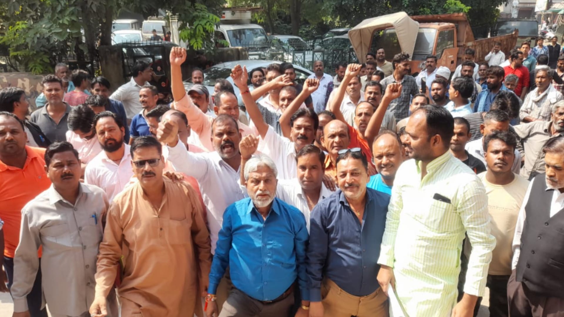 Meerut: Nigum board meeting ends with uproar, members clashed with each other
