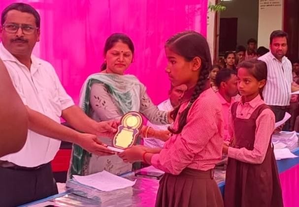 mahima, naitik and sooraj got first position science quiz