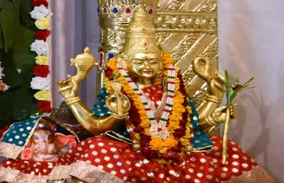Maa Annapurna: More than four lakh devotees attended the court of Annapurna, five lakh coins were distributed