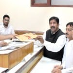 नेता प्रतिपक्ष मुकेश अग्निहोत्री ने भरा नामांकन।