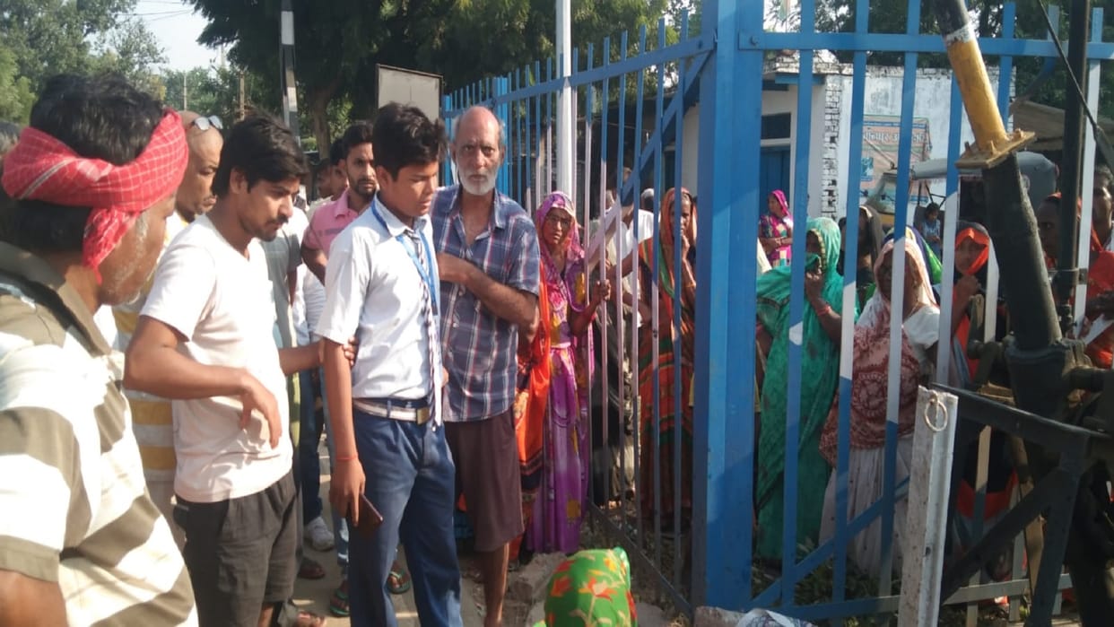 Father jumped in front of the train died on the spot in bhadohi
