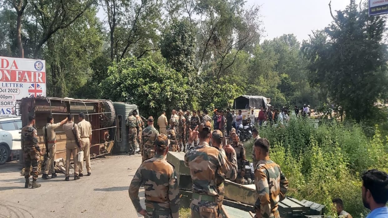 Army truck overturned near Kharja canal bridge two soldiers injured convoy was going from Champawat to Lucknow
