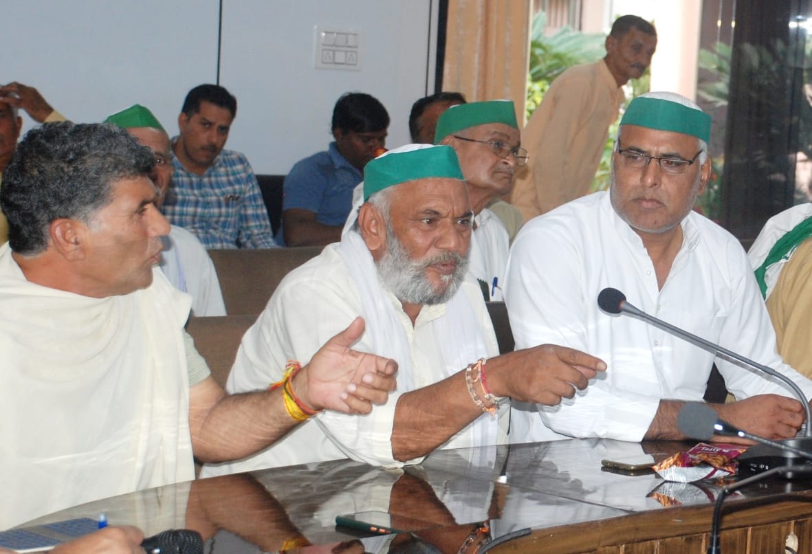 Farmers furious over arbitrariness on energy corporation and bank officials