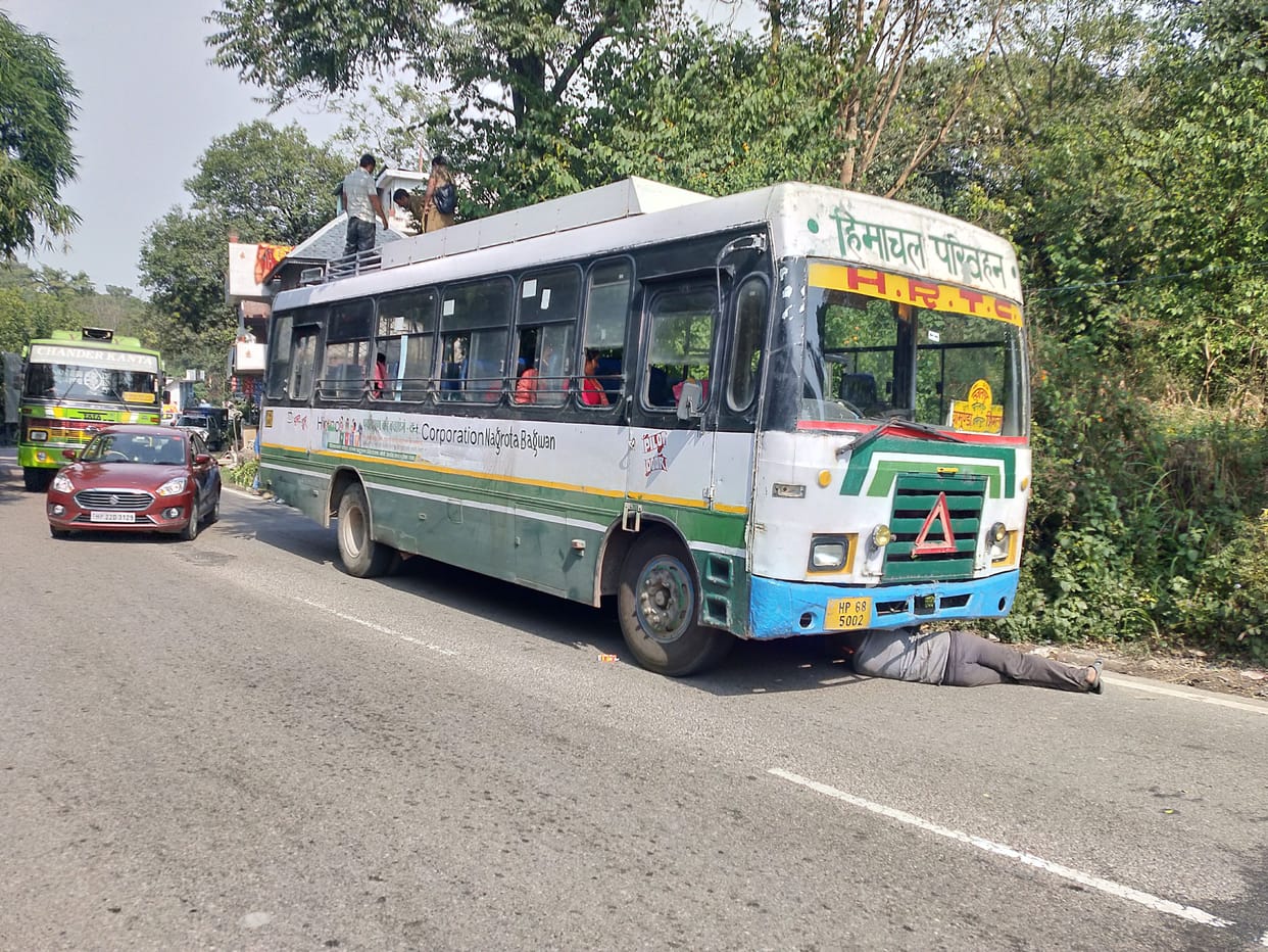 Now the bus going to Shimla gasped in the middle of the journey