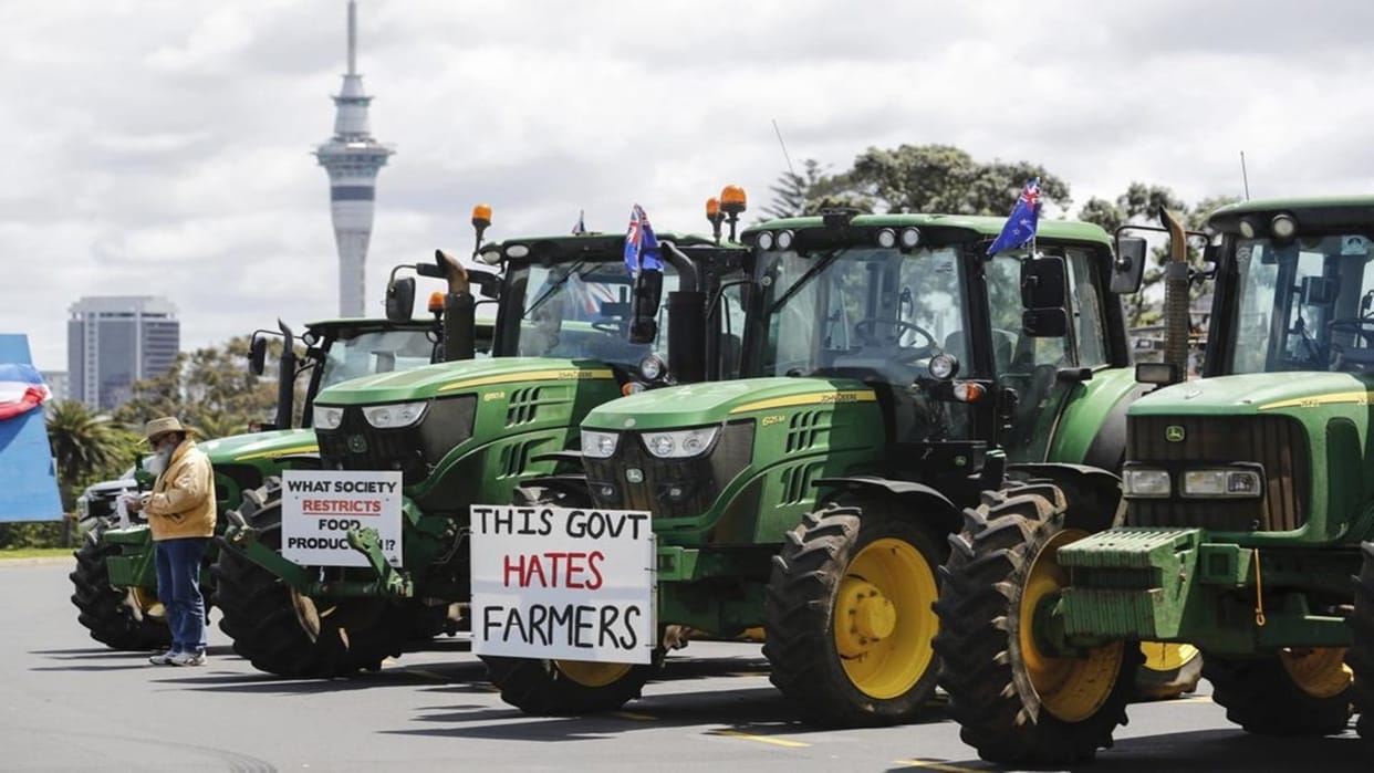 New Zealand plans to tax cow burping, Farmers on streets against this