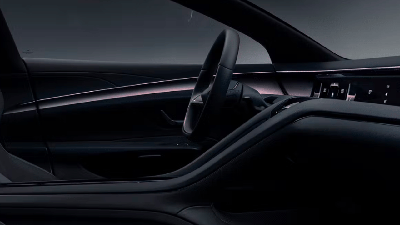 hydrogen ev Hopium Machine introduced at the Paris motor show refills in three minutes and runs a thousand KM