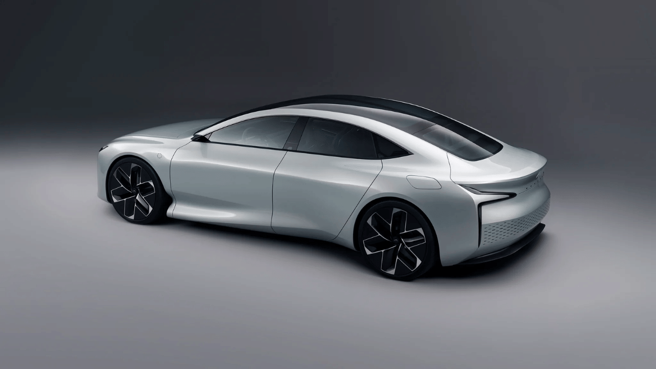 hydrogen ev Hopium Machine introduced at the Paris motor show refills in three minutes and runs a thousand KM