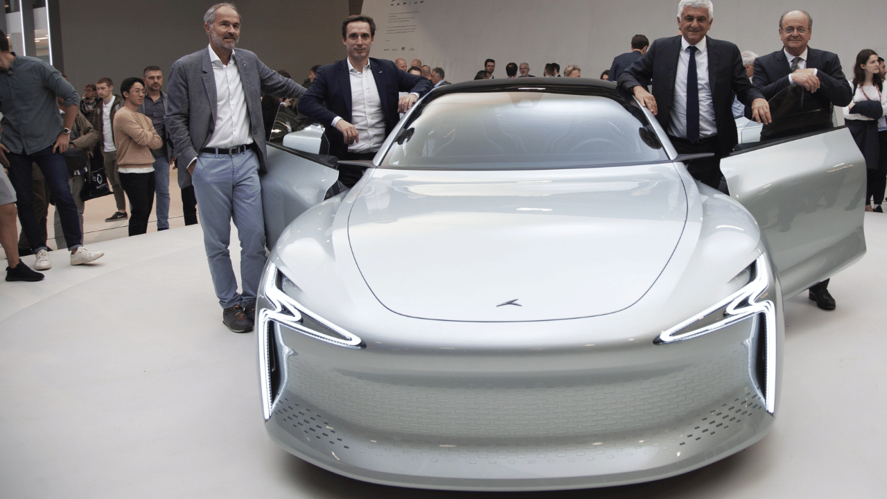 hydrogen ev Hopium Machine introduced at the Paris motor show refills in three minutes and runs a thousand KM