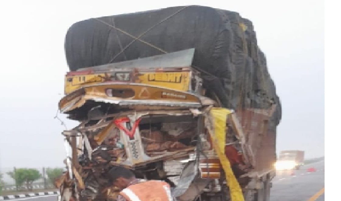 Uncontrolled truck and trolley collide due to nap in unnao