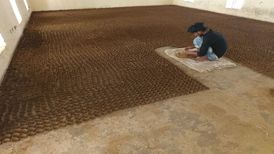 Prisoners making lamps with cow dung in Agra District Jail