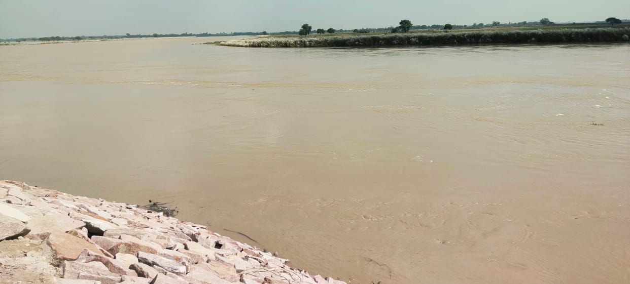 Then the water of Rapti river increased