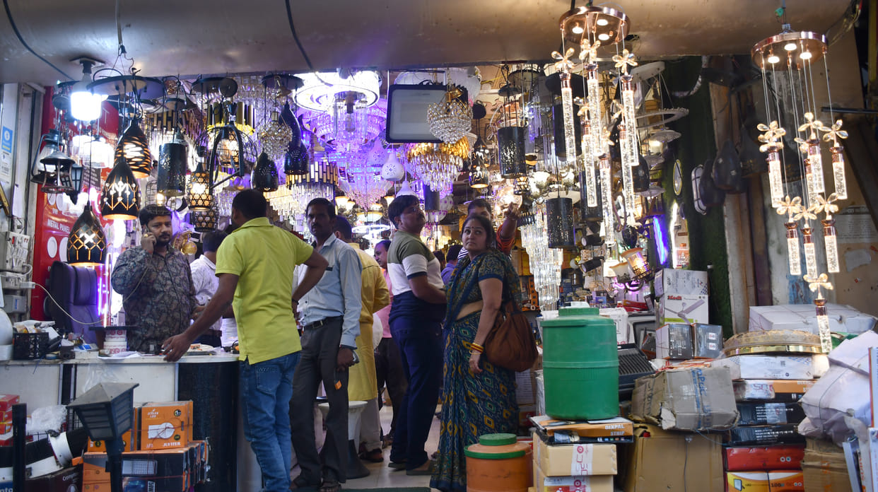 Show wisdom in shopping on Diwali, there will be savings