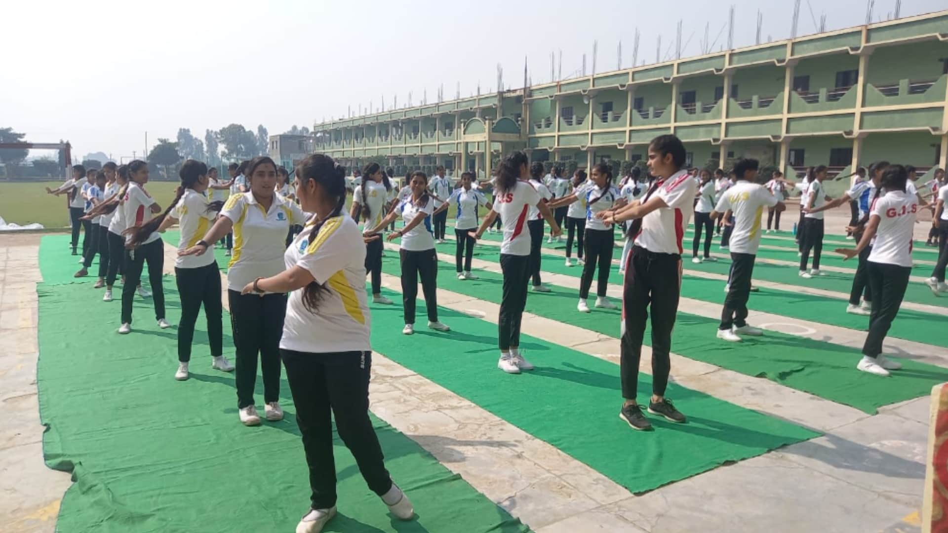 Amar Ujala Aparajita: girls were taught self-defense tricks at Gateway International Public School in Baghpat