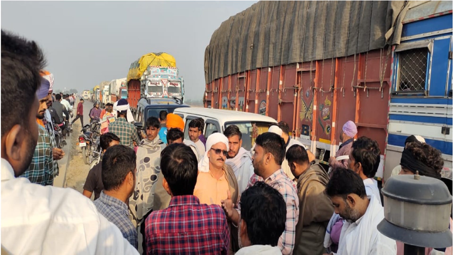 Shamli news: UP farmers beaten by police on Haryana border, see photos