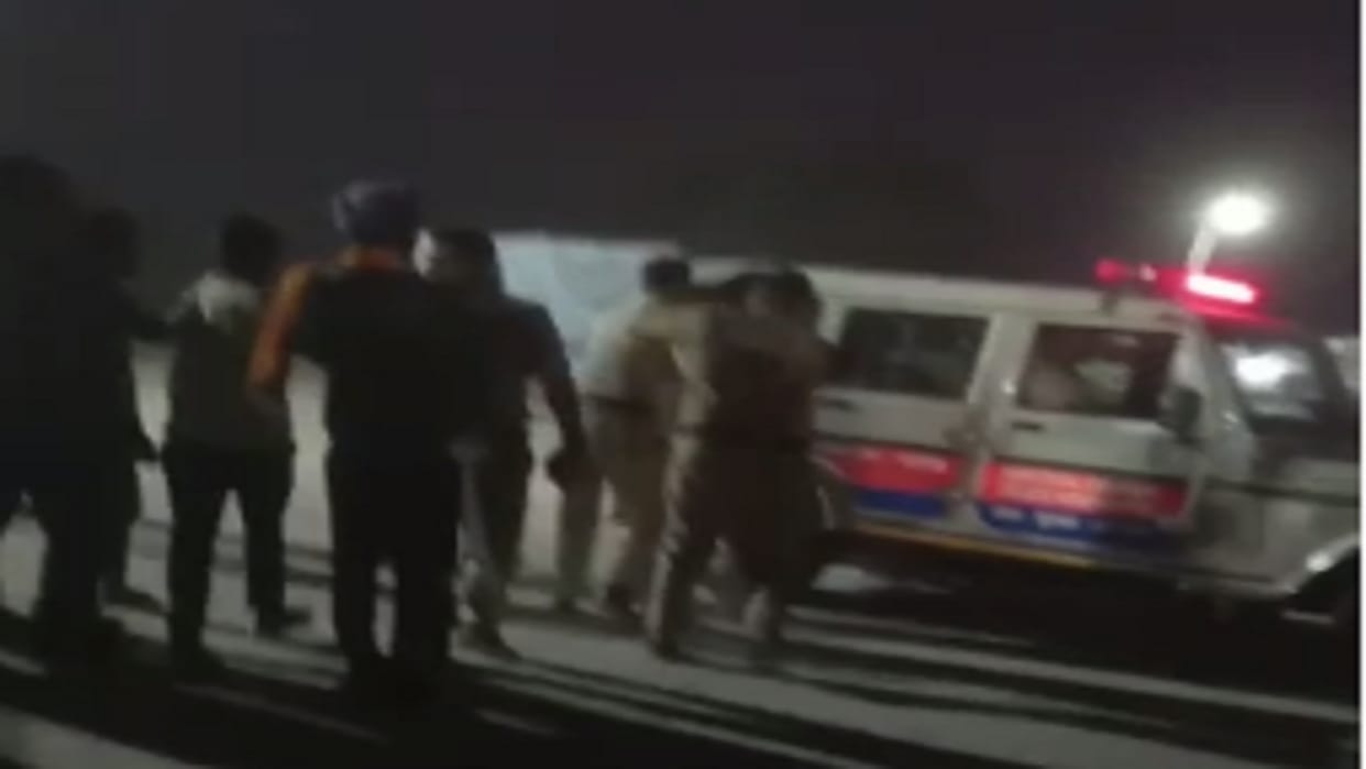 Shamli news: UP farmers beaten by police on Haryana border, see photos