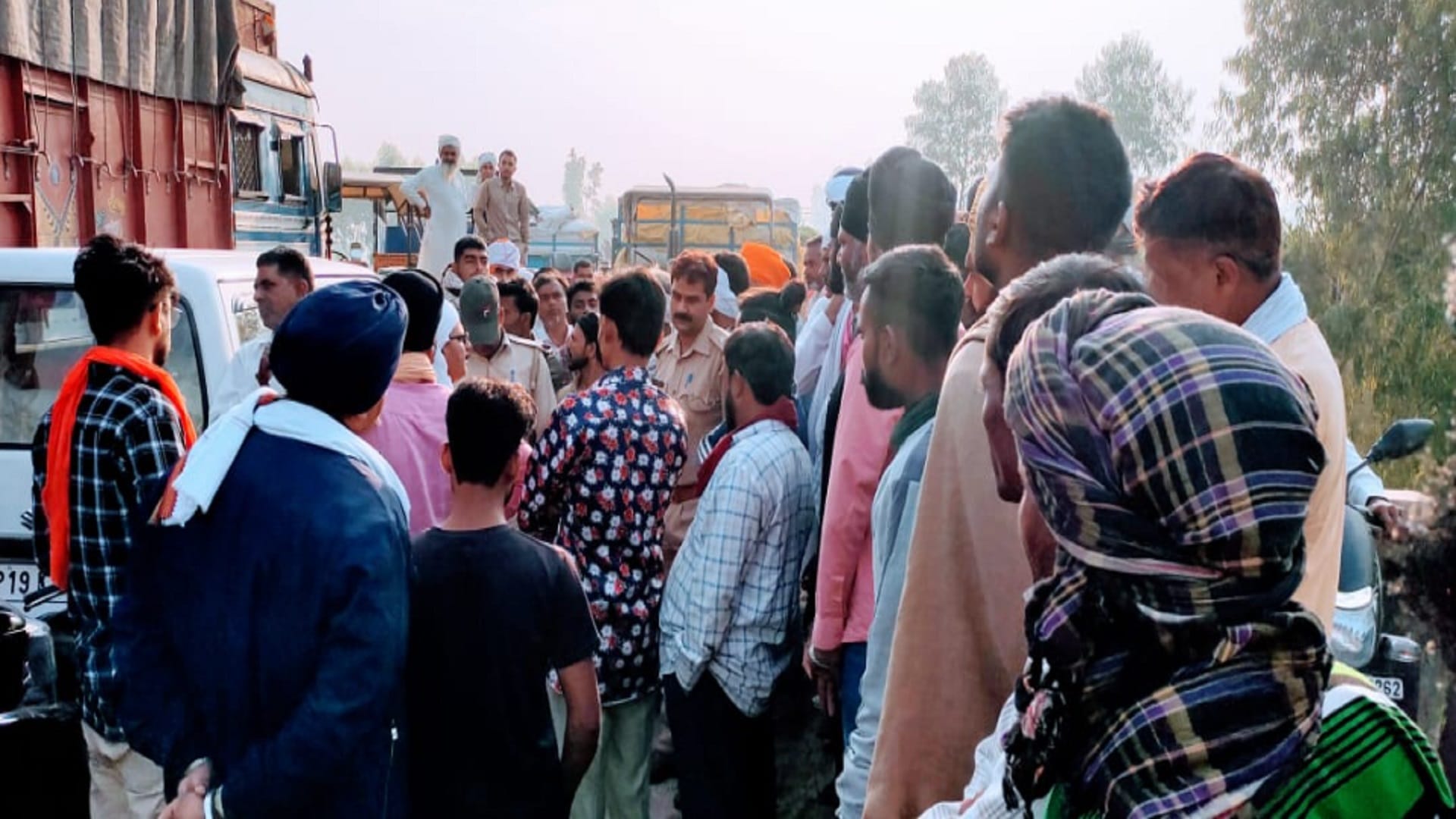 Shamli news: UP farmers beaten by police on Haryana border, see photos