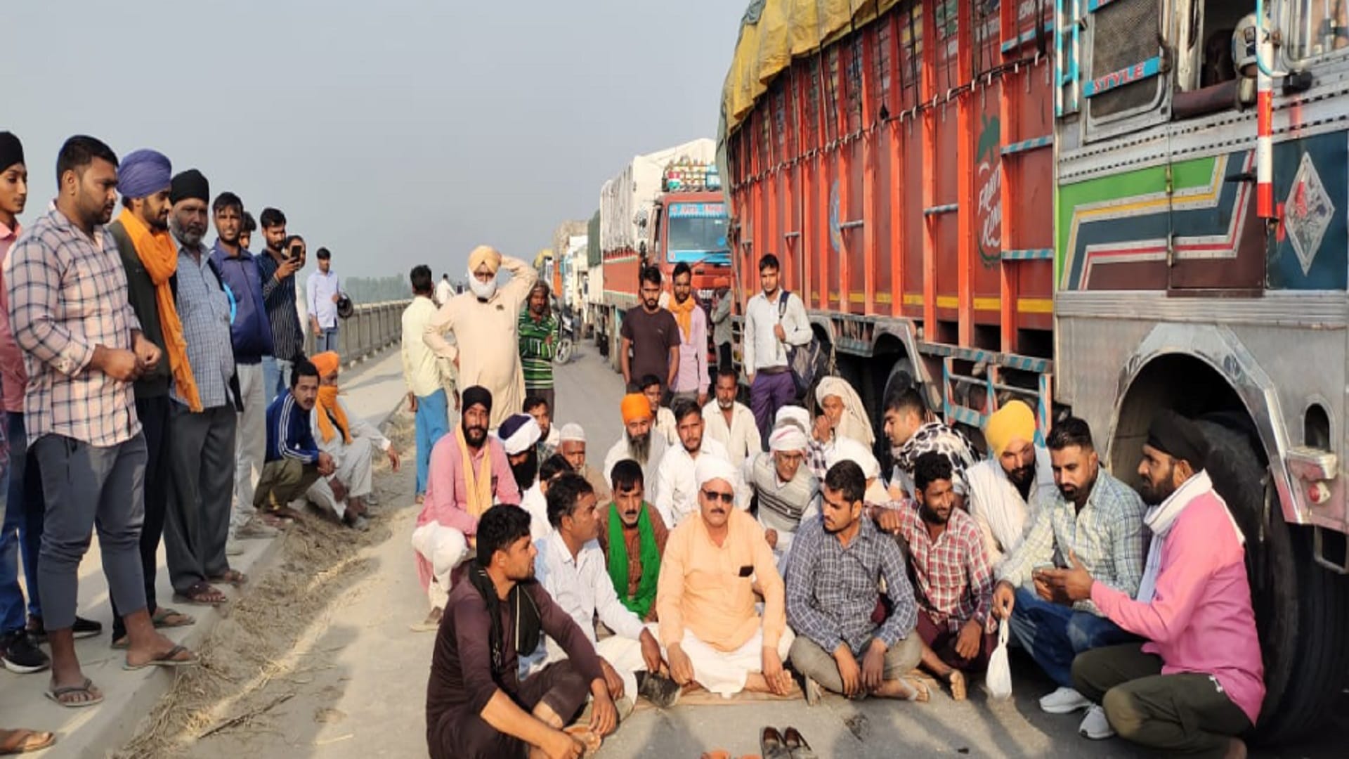 Shamli news: UP farmers beaten by police on Haryana border, see photos