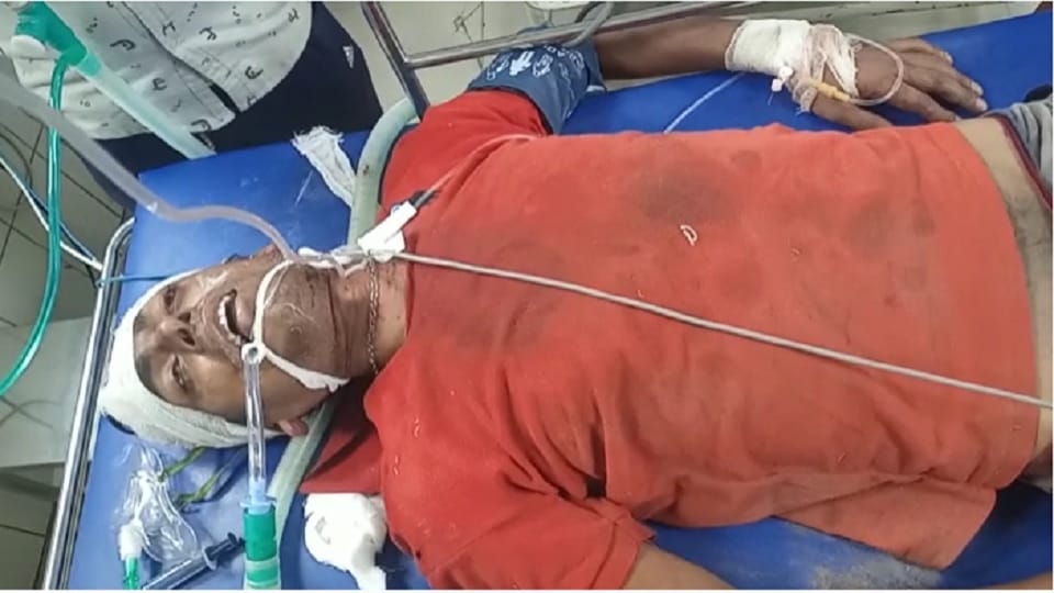 Aligarh salesman of the clothes shop was assaulted the Dalit society protested against the owner
